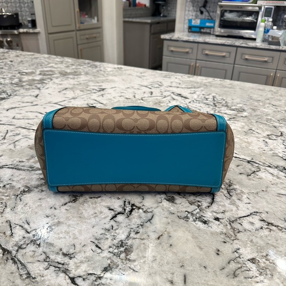 Coach - Picture 8 of 13